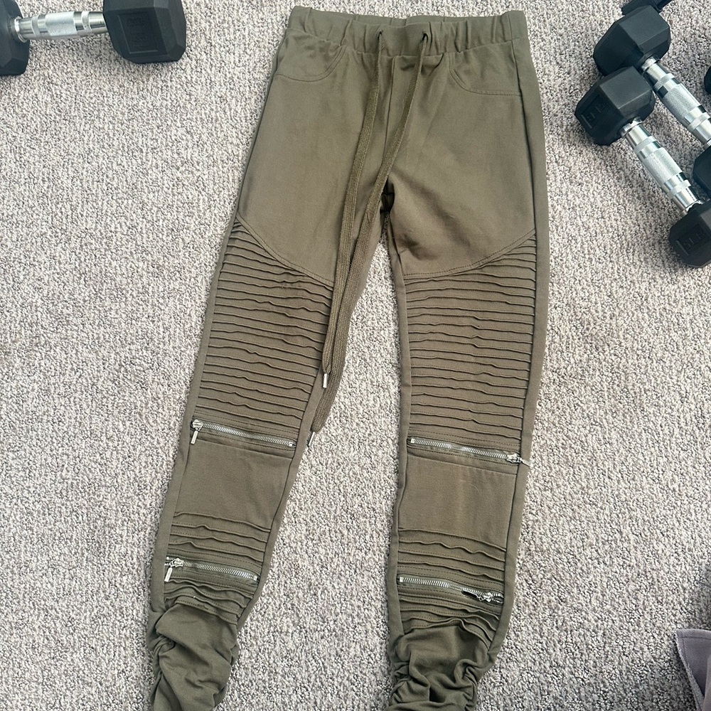Olive Green Drawstring Leggings with Ribbed Design